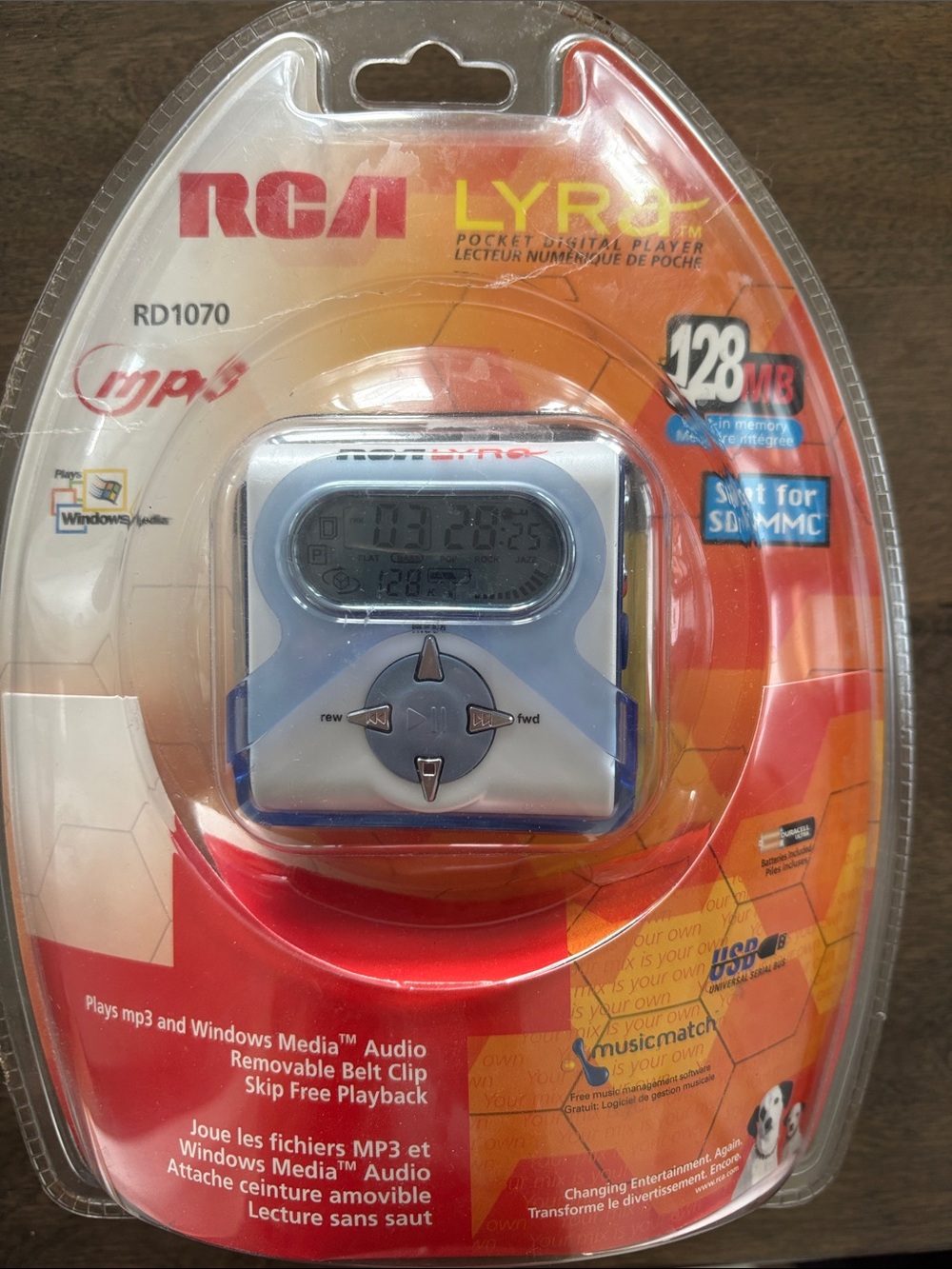 RCA LYR RD1070 Portable MP3 Player - White and Blue